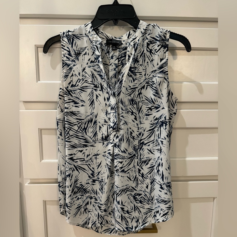 Sleeveless shirt, perfect for wearing to work.